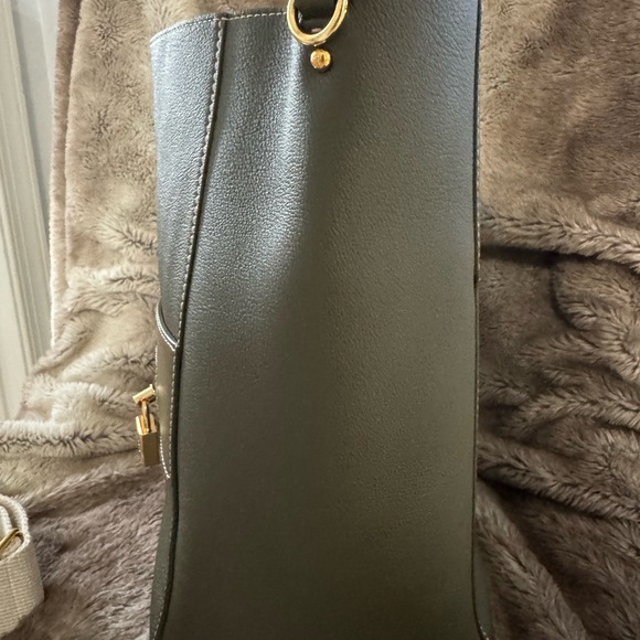 Carolina Herrera Handbag - Picture 6 of 11